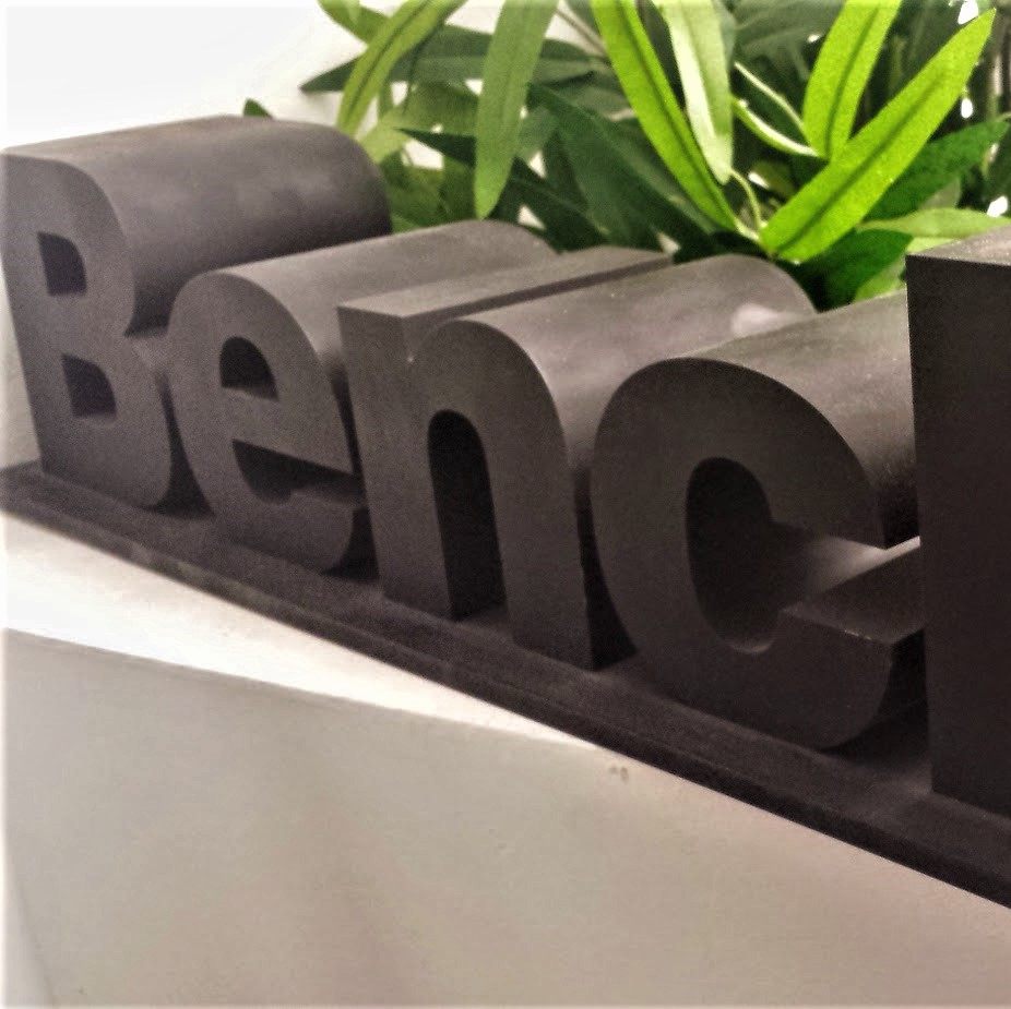 Bench Logo stand
